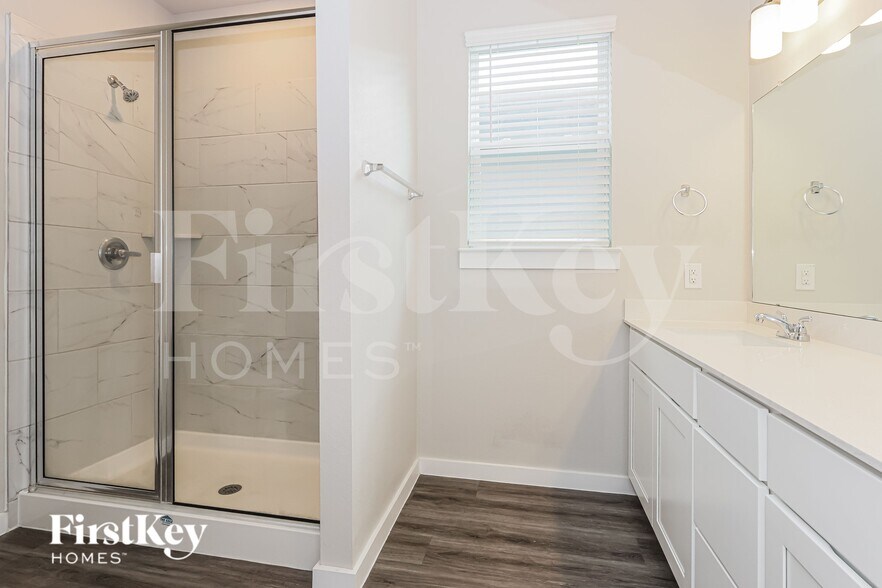 Building Photo - 18322 W Centro Cir