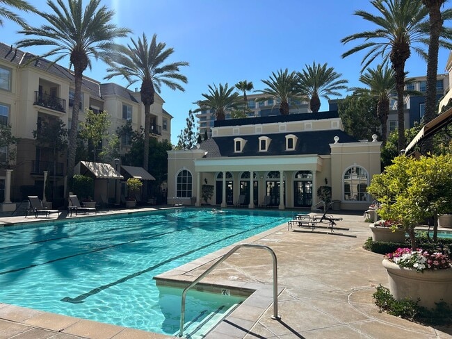 Building Photo - Beautiful 1 Bed, 1 Bath Condo for Lease in Watermarke – Irvine