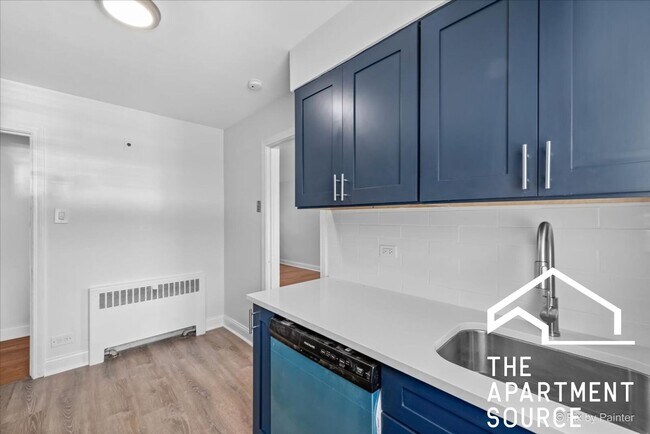 Building Photo - 2721 W Berwyn Ave