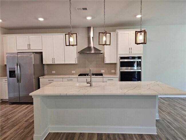 Building Photo - 7875 Tiberon Pkwy