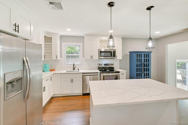 Building Photo - 2 Fairview Rd