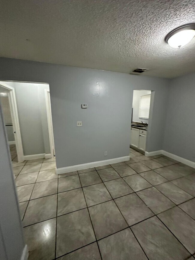 Building Photo - Fully Renovated 3/1 Single Family Ready for Move In!!!