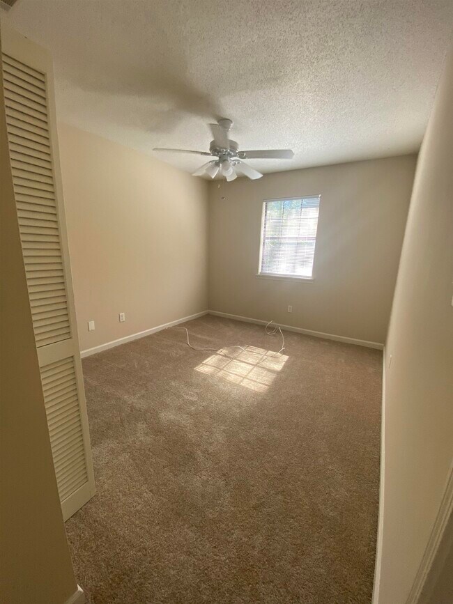 Building Photo - 3701 Donovan Dr