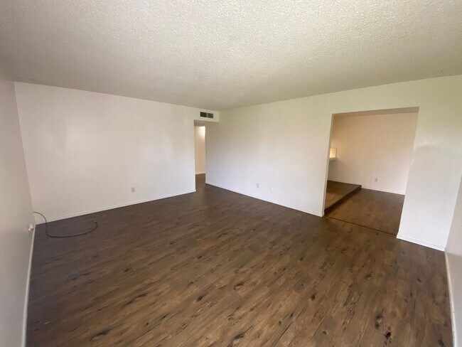 Building Photo - 2530 S Hall St