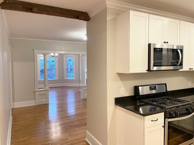 Building Photo - 94 Mellen St