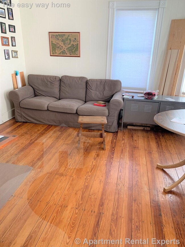 Building Photo - 68 Alpine St