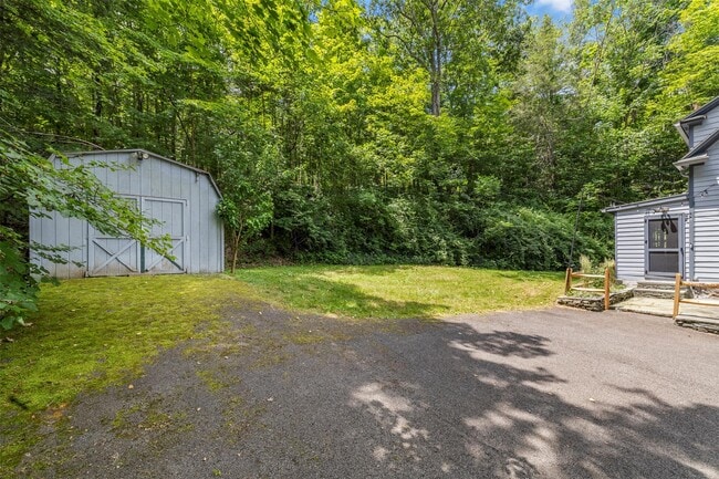Building Photo - 1025 Sawkill Rd
