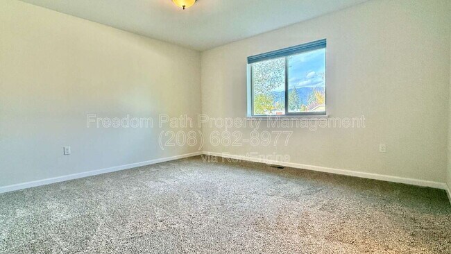 Building Photo - 1516 River Rock Rd