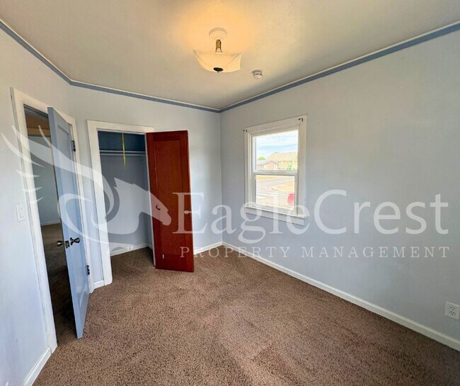 Building Photo - Charming 2-Bedroom Home with Modern Finishes & Open Yard