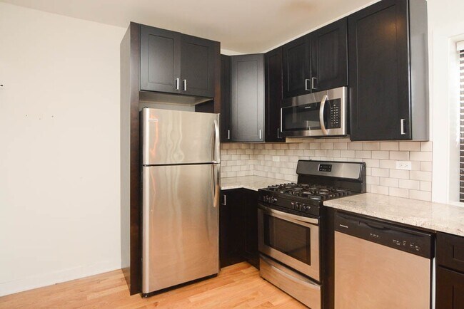 Building Photo - 2210 W Eastwood Ave