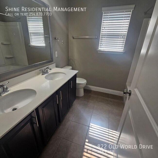 Building Photo - 822 Old World Dr