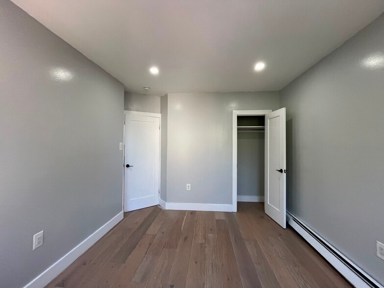 Building Photo - 326 Avenue E