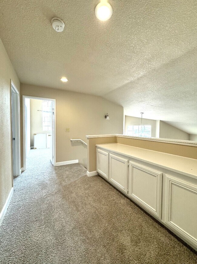 Building Photo - 5024 Rodeo Cir
