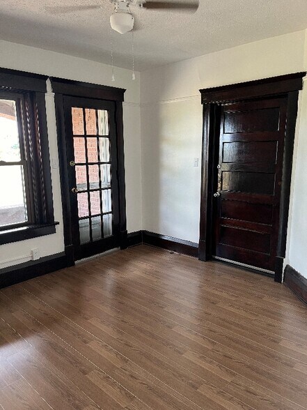 Building Photo - 315 9th St NE