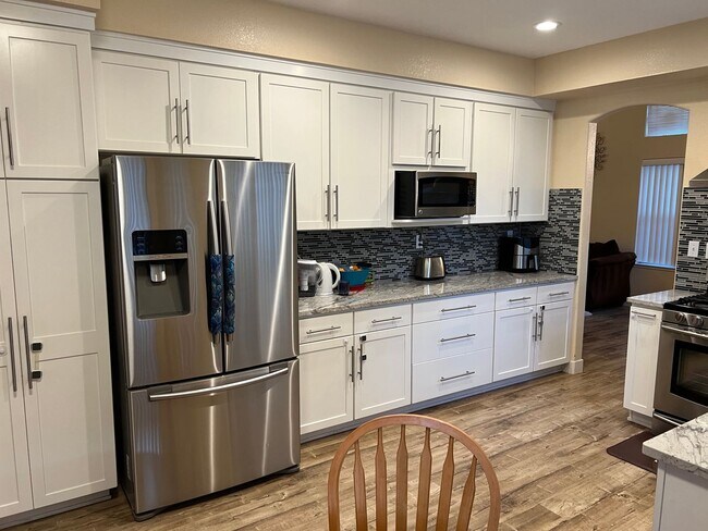 Building Photo - Charming 4 Bedroom Ridgeview Large Lot Home!