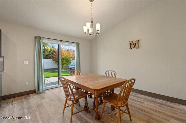 Building Photo - Beautiful home in Post Falls