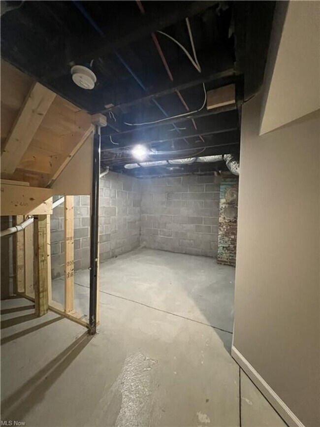 Building Photo - 454 Kling St