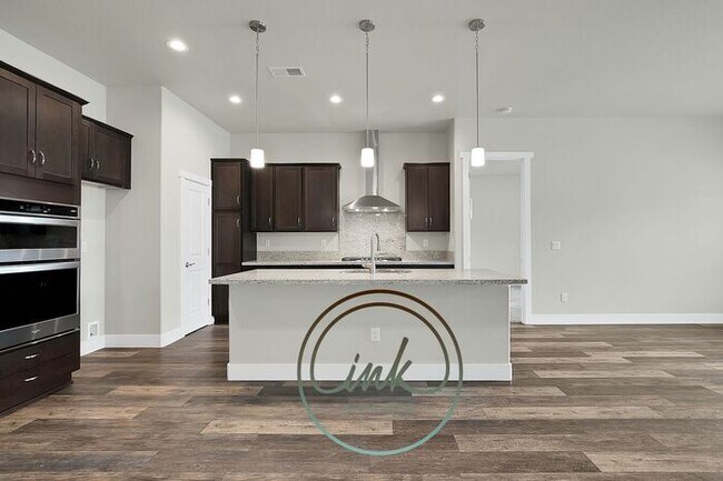 Building Photo - Beautiful Genoa Home