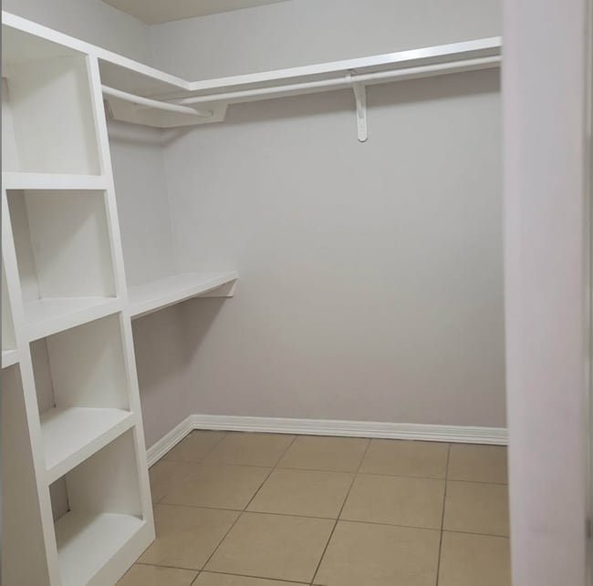 Building Photo - 3611 Spicewood Dr