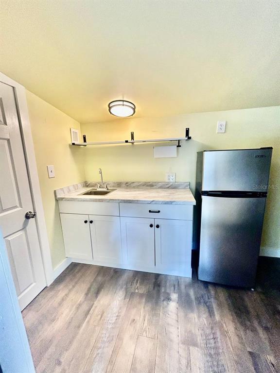 Building Photo - 1216 E Chelsea St