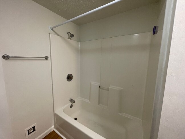 Building Photo - Three Bedroom Home in Portage