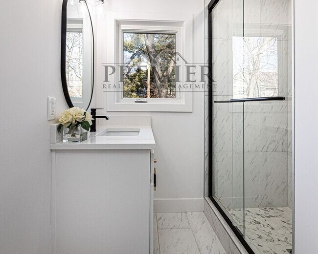 Building Photo - Stunning Remodeled 4 bedroom / 4 bath-2026...