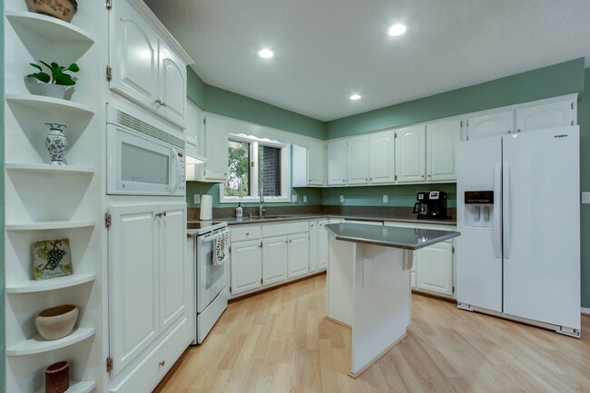 Building Photo - 260 Chuniloti Way