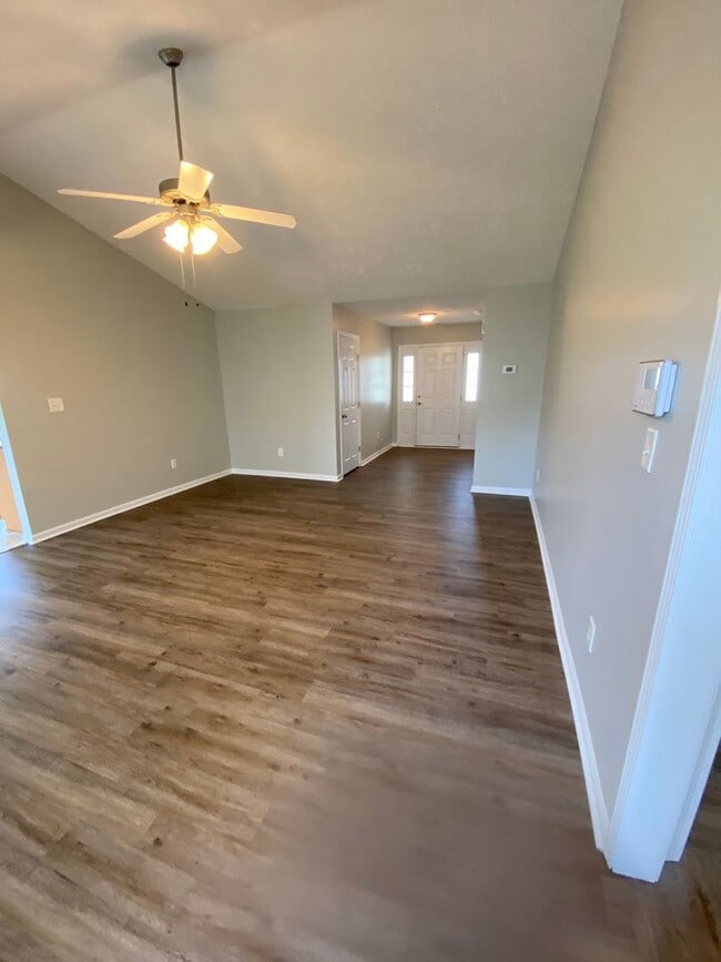 Building Photo - Great Home!  Great Location