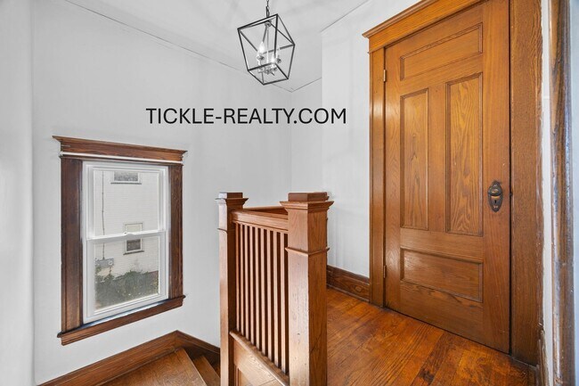 Building Photo - 15-17 Roosevelt St