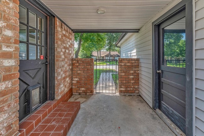 Building Photo - 27013 S Pyeatt Ln