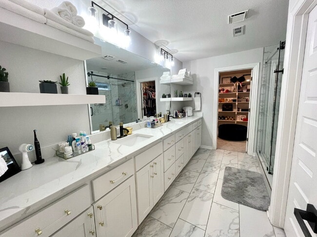 Building Photo - 2014 W Chandler Ave