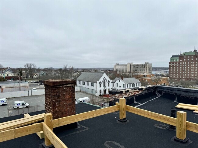 Building Photo - 189 Elm St