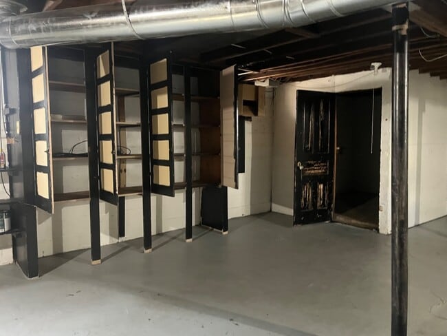 Building Photo - 532 Adams Ave