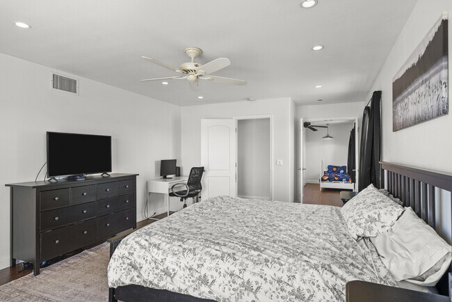 Building Photo - 14625 Flintstone Dr
