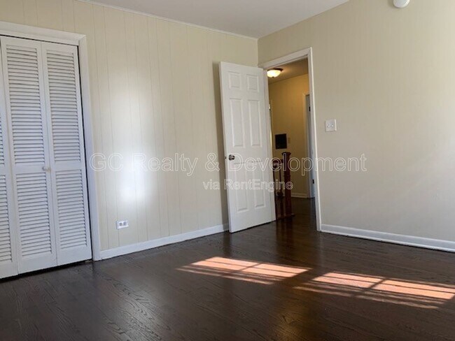 Building Photo - 87 W Surrey Ln