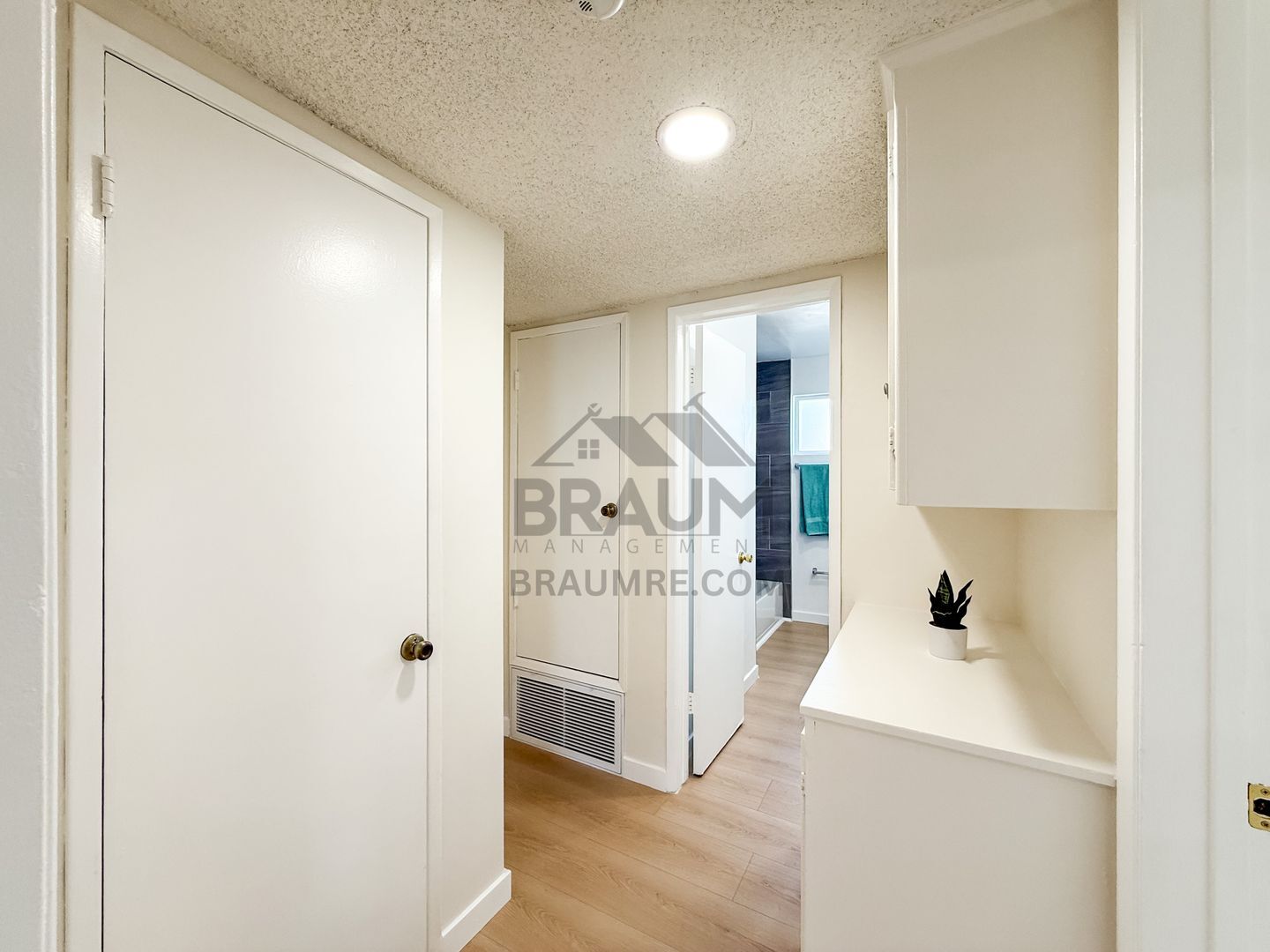 Building Photo - 6041 Whitsett Ave