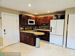 Building Photo - 1650 SW 117th Ave