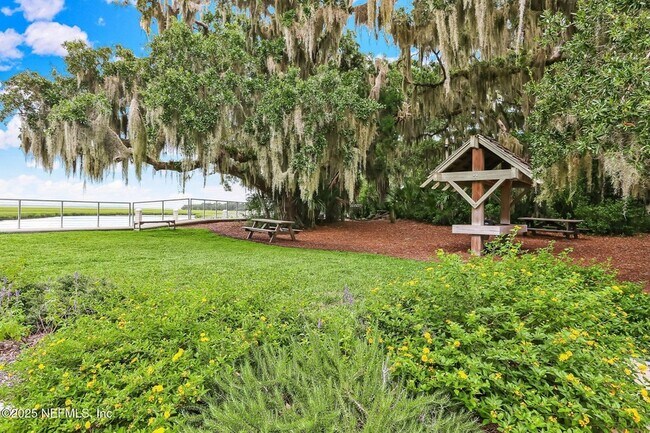 Building Photo - 426 Beachside Pl