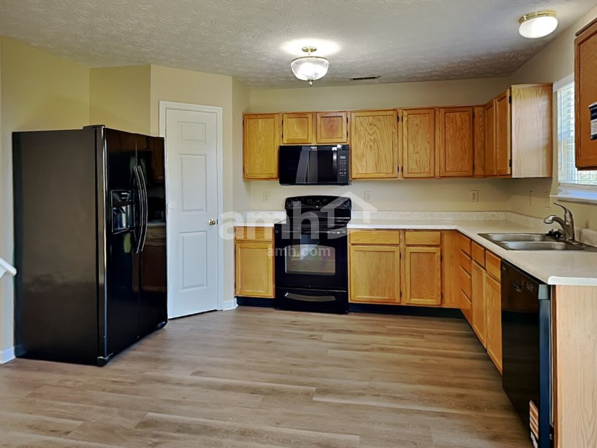 Building Photo - 13920 Bruddy Dr