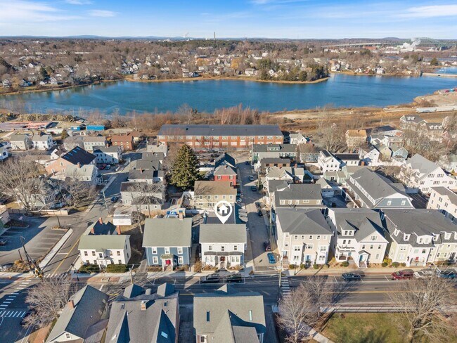 Building Photo - 303 Islington St