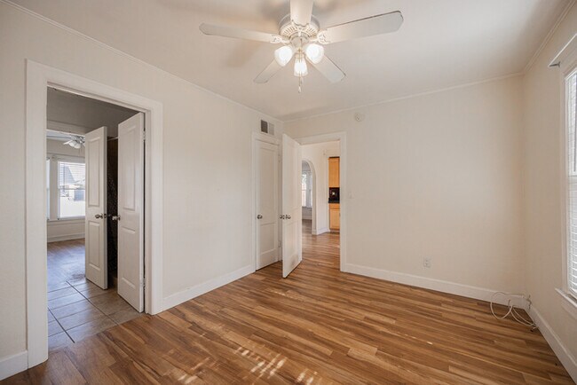 Building Photo - 1617 E Willetta St