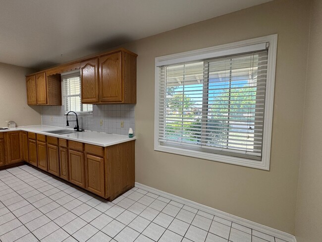 Building Photo - 1220 W Benjamin Holt Dr