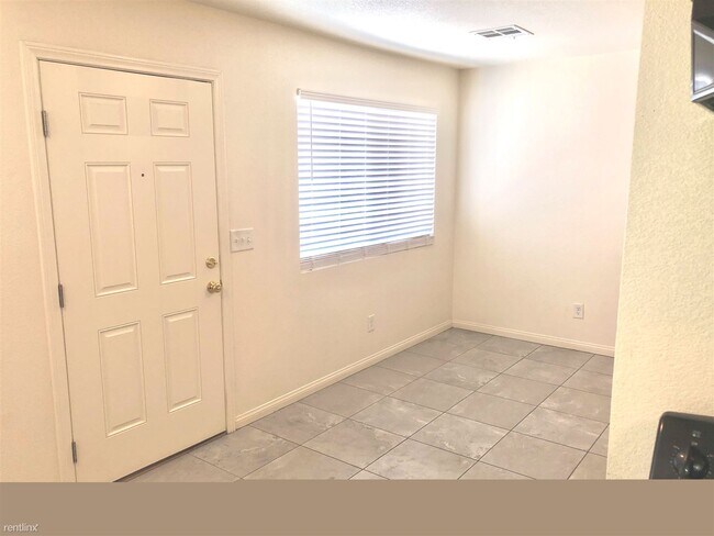 Building Photo - 2 br, 1 bath Apartment - 2419 Daley St Apt D
