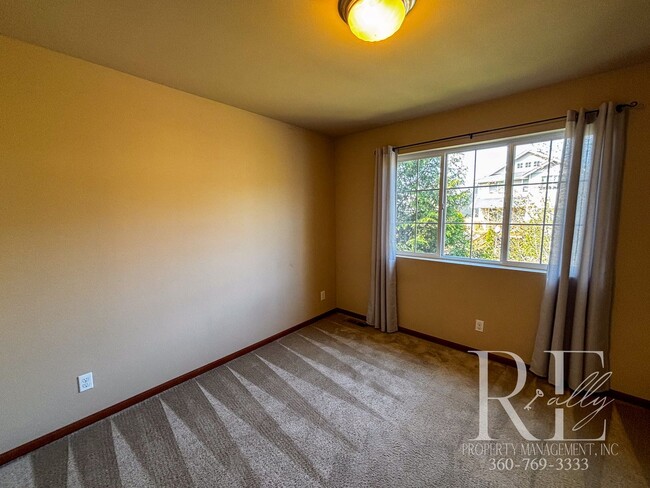 Building Photo - Spacious 3-Bedroom Home in Desirable Manet...