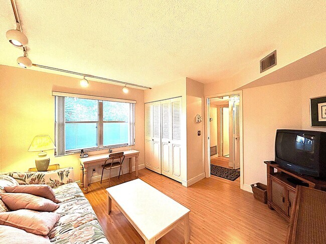 Building Photo - 3951 Via Poinciana