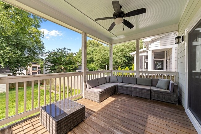 Building Photo - Modern 3 Bedroom home inside Downtown Raleigh, Fenced-in Backyard, Updated Kitchen, Pet Friendly!