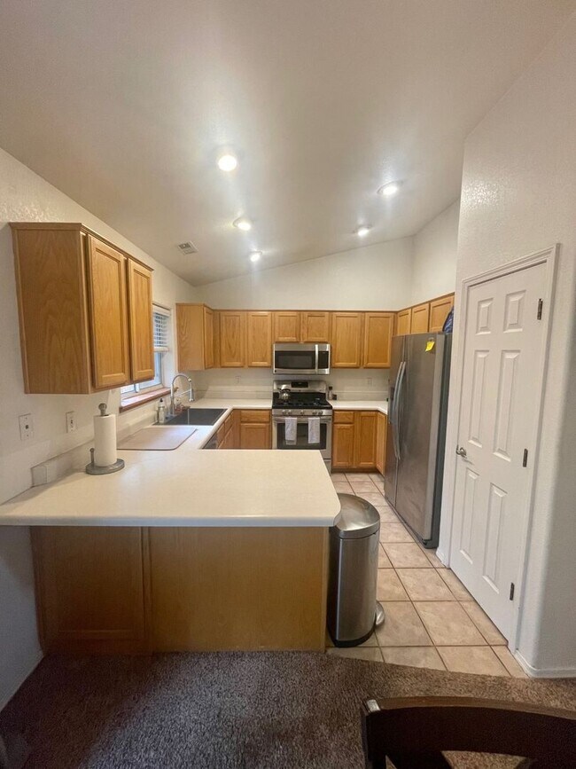 Building Photo - West-Flagstaff House (Aspen Trails)- 3 Bed, 2 Bath, 2 Car Garage Home -Students & Dogs OK! Avail....