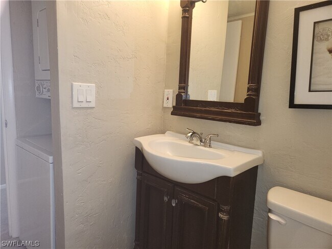 Building Photo - 6777 Winkler Rd