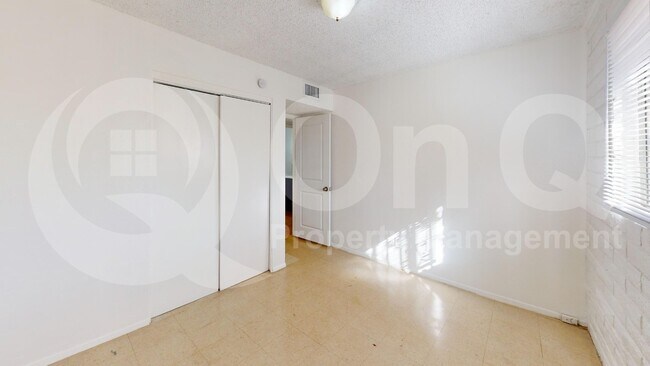 Building Photo - 872 W Glenn St