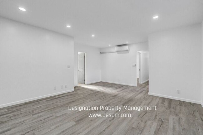 Building Photo - 3220 Casitas Ave